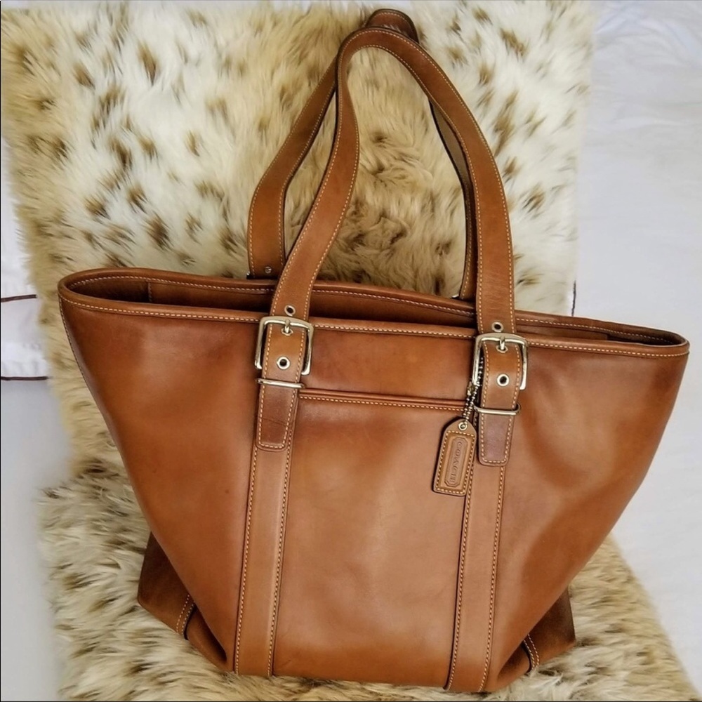 COACH Hamptons Extra Large Camel Leather